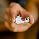 Brošňa Zviera sediace